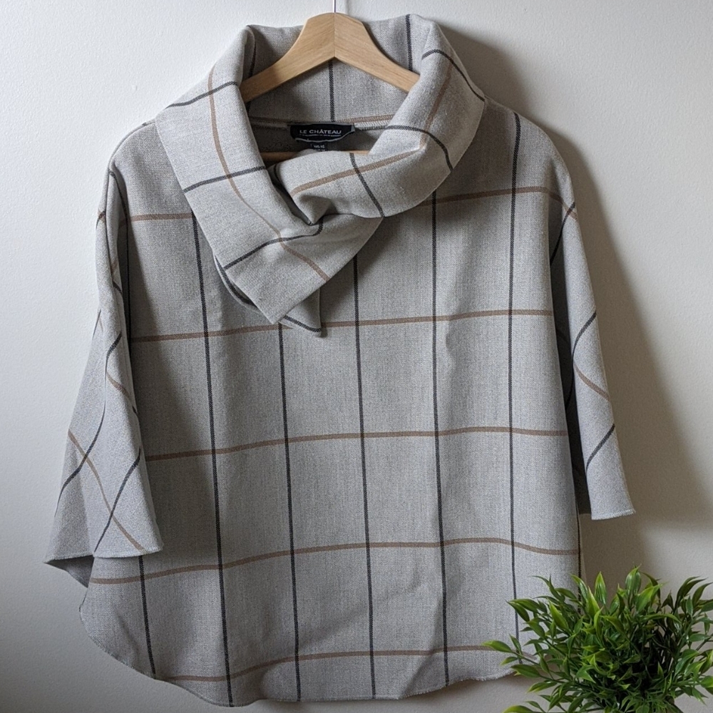 SOLD 🌿SALE 3/$25🌿 S T Y L I S H  Poncho